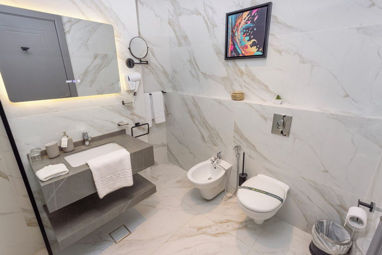 Bathroom 2, Luxury Palace Hotel, Amman