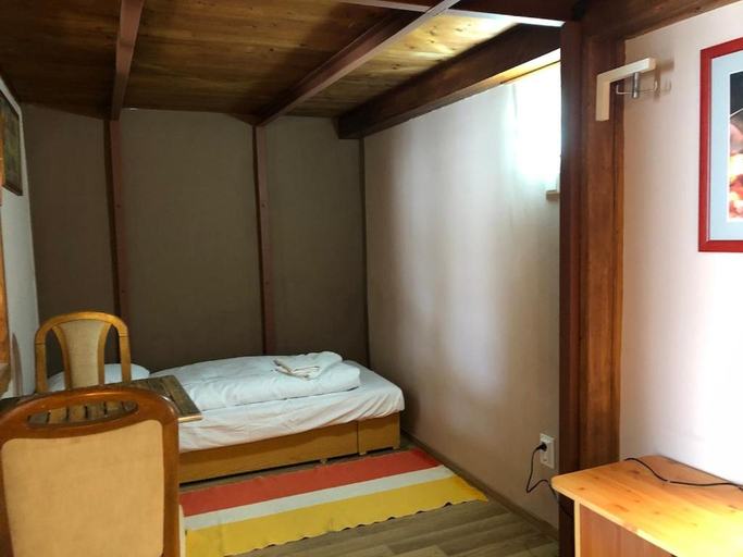 Others 4, Harom Tarka Macska Apartmanok, Sárospatak