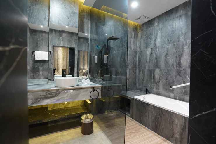 Bathroom 19