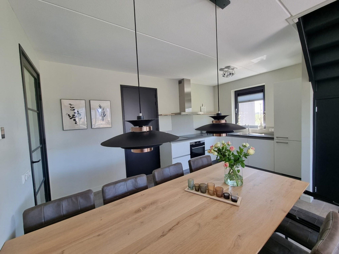 Dining 4, Luxurious Detached Water Villa With Jetty, Gaasterlân-Sleat