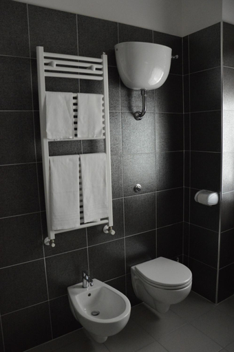 Bathroom 4