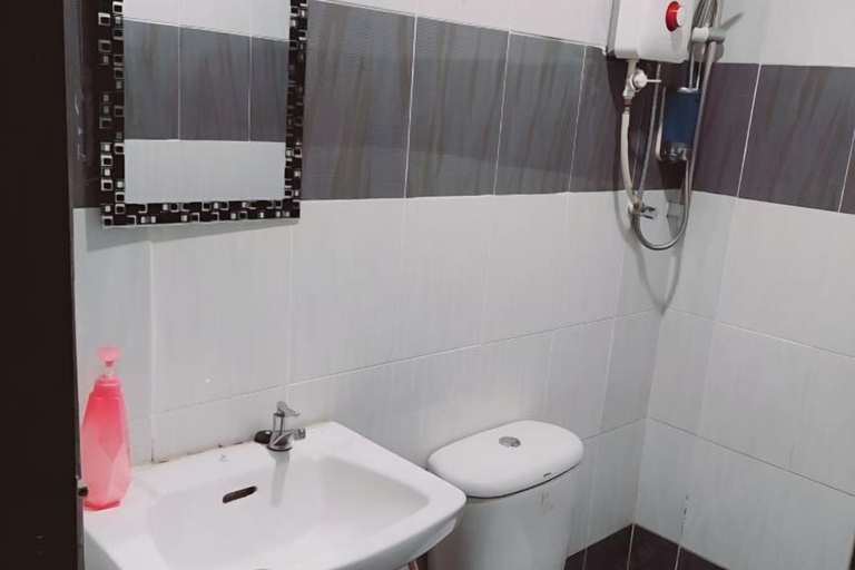 Bathroom 13