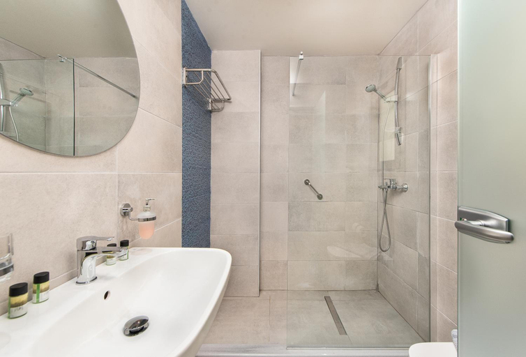 Bathroom 5, Marathon, South Aegean