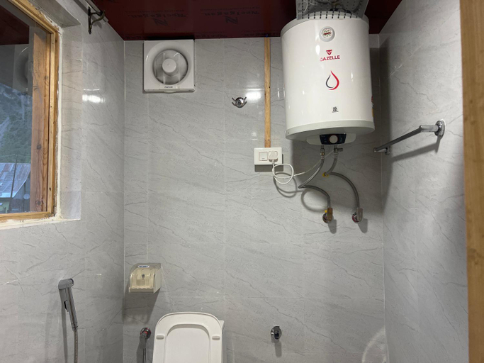 Bathroom 2, The Meems Holiday village, Bandipore