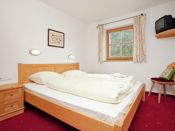 Bedroom 3, Luxurious Chalet With Sauna in Konigsleiten, Zell am See