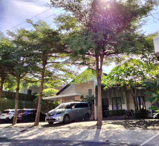 Exterior & Views 2, Kertanegara Homestay Jember, Jember