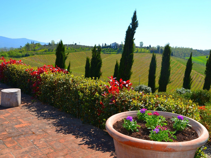 Others 5, Holiday Home With Swimming Pool With Bubble Bath and Children's Pool, Florence