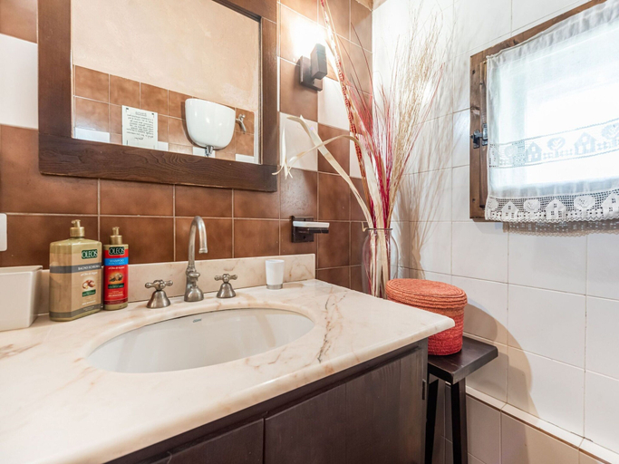 Bathroom 3, Captivating Apartment in Assisi With Swimming Pool, Perugia