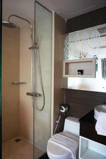 Bathroom 15