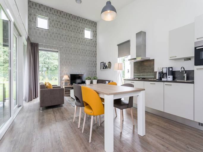 Dining 4, Nice Villa With Sauna, Whirlpool & Steam Shower, Roggel en Neer
