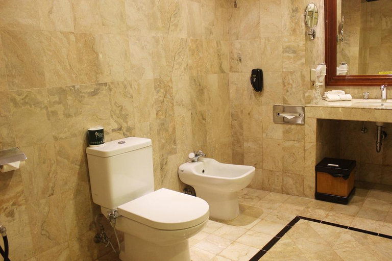 Bathroom 14
