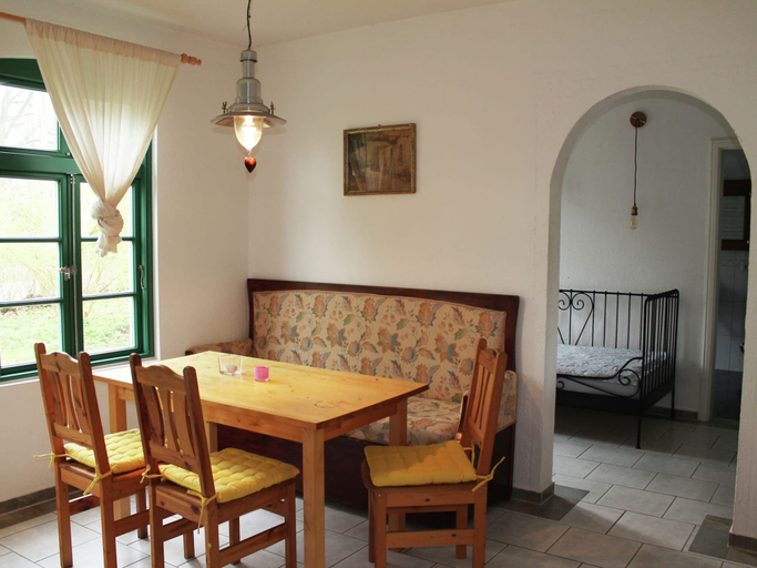 Others 4, Gorgeous Apartment in Neuburg With Terrace, Nordwestmecklenburg