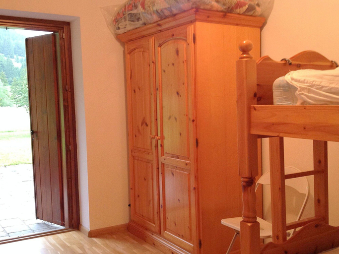 Room 4, Spacious Chalet With Garden Near Ski Area in Tyrol, Trento