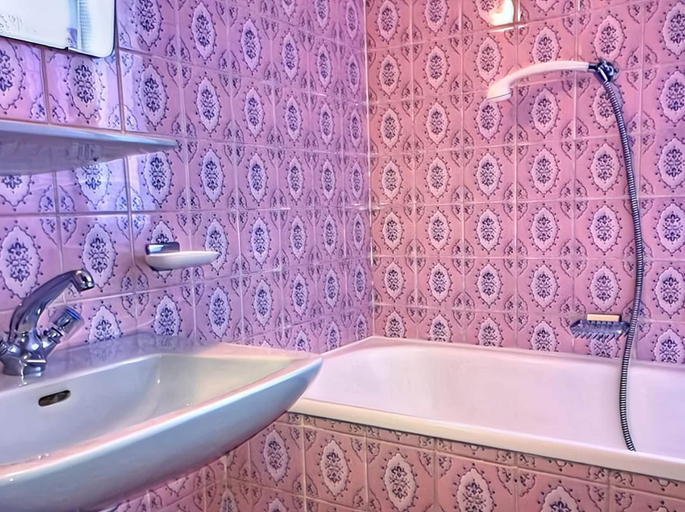 Bathroom 3, Pleasant Holiday Home in Langenfeld With Balcony, Imst