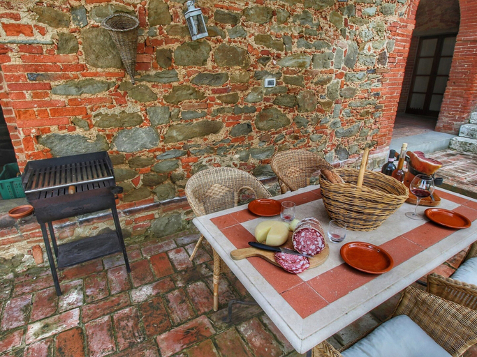 Food & Drinks 5, Expensive Villa With Tennis Court in Sinalunga, Siena