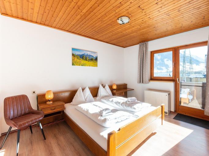 Room 2, Detached Modern Holiday Home With Sauna in the Salzburgerland, Zell am See