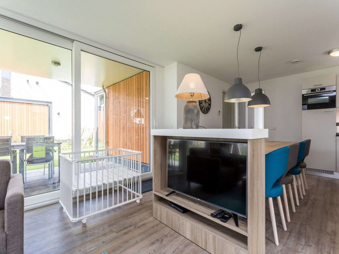 Dining 3, Nice Villa With Sauna, Whirlpool & Steam Shower, Roggel en Neer