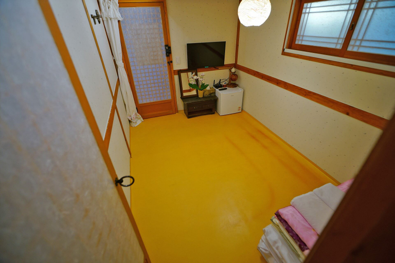 Bedroom 2, sky-kiwa, Jeonju
