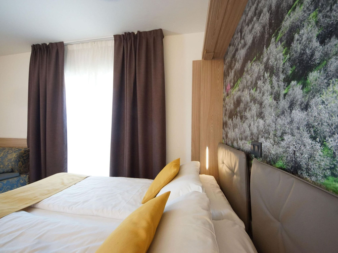 Room 5, Apartment in Riva del Garda, Trento