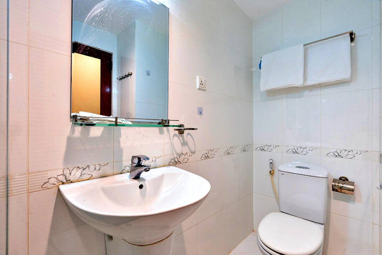 Bathroom 14