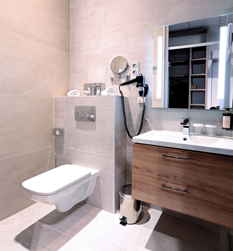 Bathroom 4, Fashion City Hotel, Budapesti