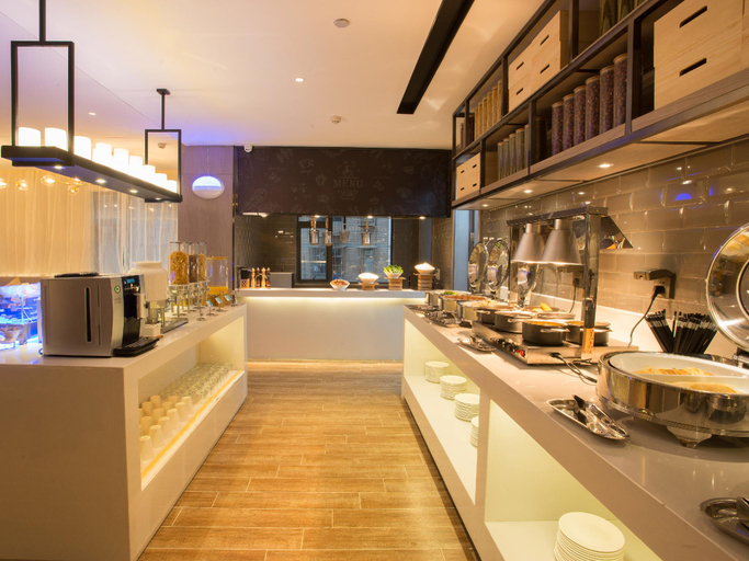 Food & Drinks, 高级大床房+双份营养自助早餐, Wuhan