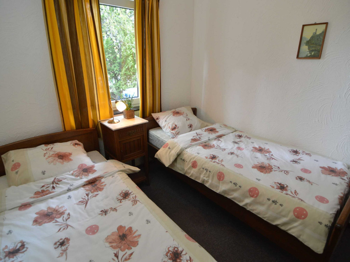 Bedroom 4, Snug Apartment in Schin op Geul Near Public Pool, Valkenburg aan de Geul