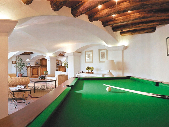 Game room, Apartment With AC at 150 m. From Beach, Var