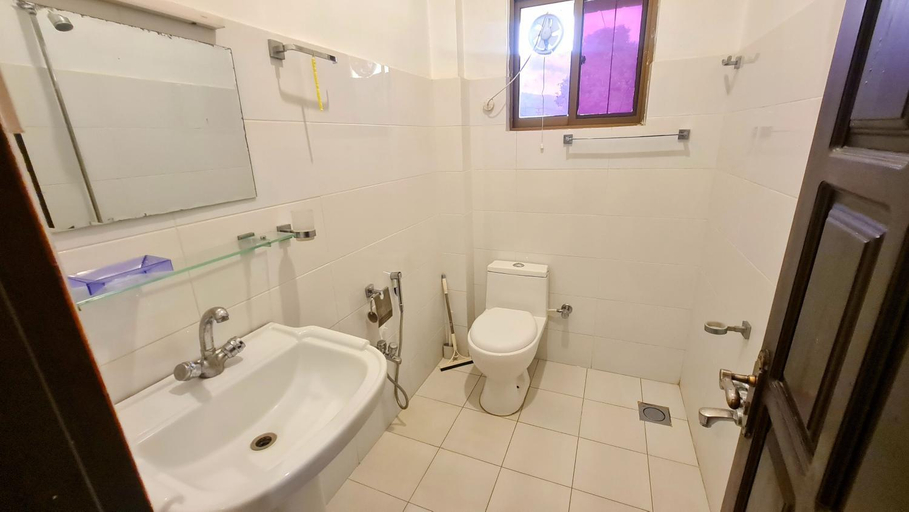 Bathroom 3, Shelton Hotel & Restaurant, Malakand