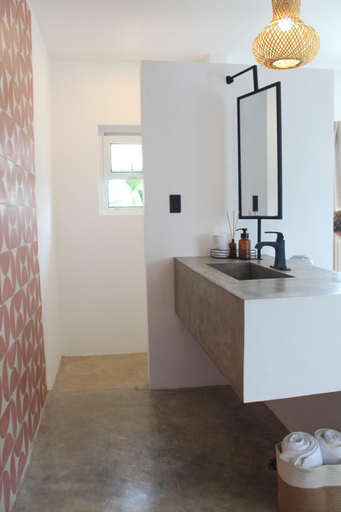 Bathroom 2, Waves & Wifi - Coworking & Coliving Space in Popoyo, Tola