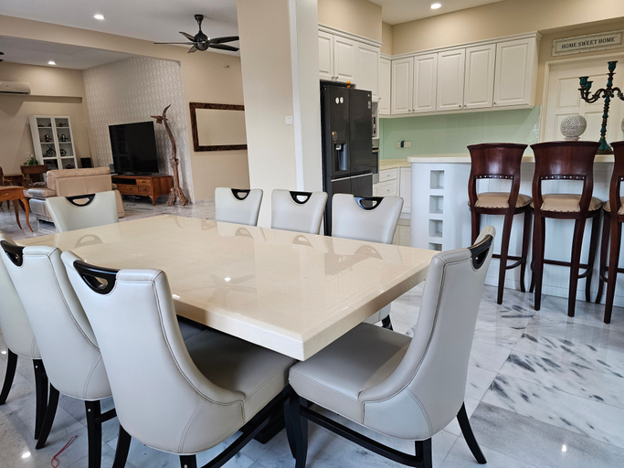 Dining Room 5