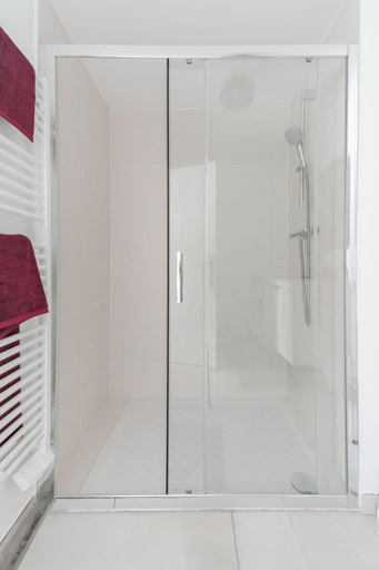Bathroom 4, Evasion Urbaine a Clamart, Hauts-de-Seine