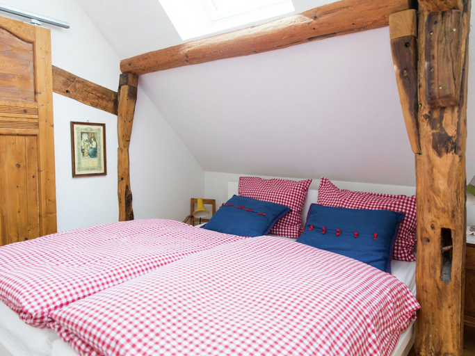 Room 2, Modernes Apartment mit Parkplatz in der Eifel, Euskirchen
