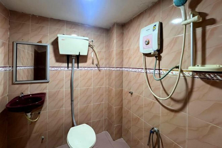 Bathroom 5, Ark Hotel Seri Kembangan, Seri Kembangan