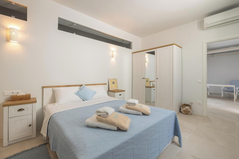 Bedroom 4, Luxurious Villa Ioli Paros, South Aegean