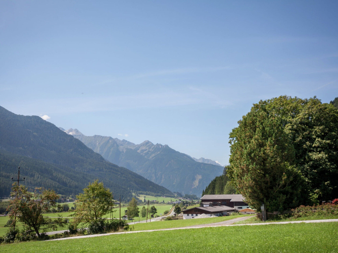 View from property 3, Upscale Apartment in Salzburg With Terrace and Country Views, Zell am See