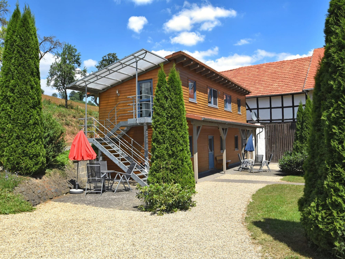 Exterior & Views