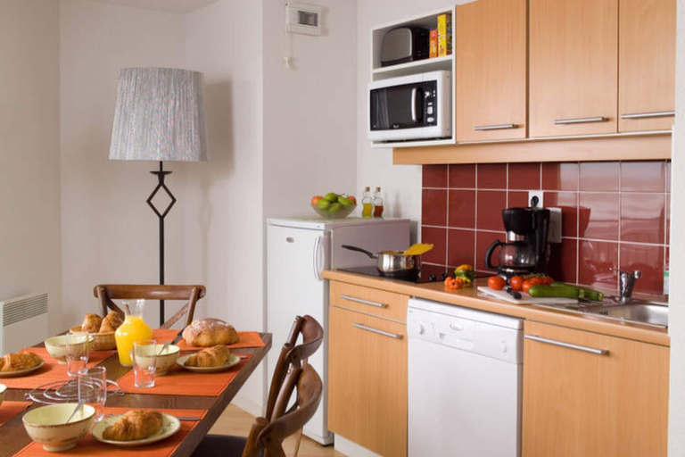 Private kitchen 4, Comfortably Furnished Apartment With a sea View, Somme