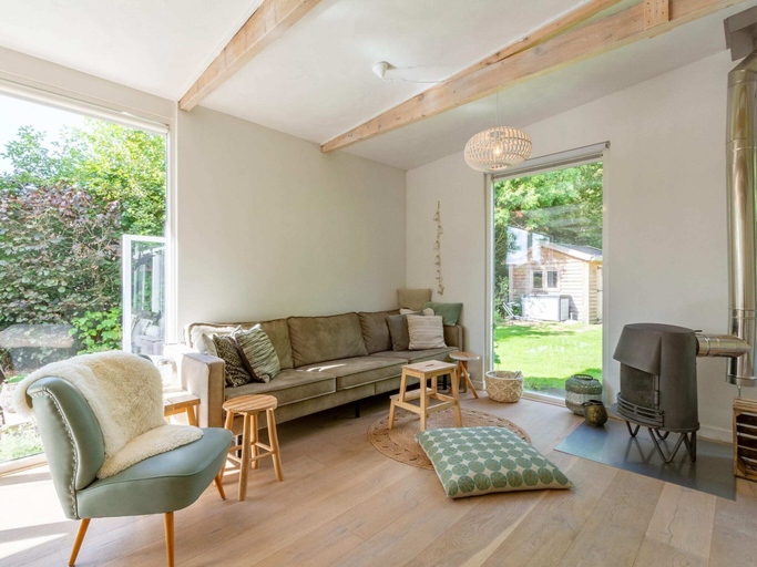 Living room, Modern and Luxurious Bungalow, Zijpe