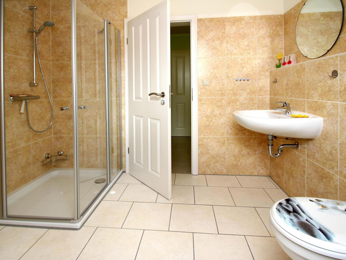 Bathroom 5, Apartment House at Kiessee, Westerholt, Wittmund