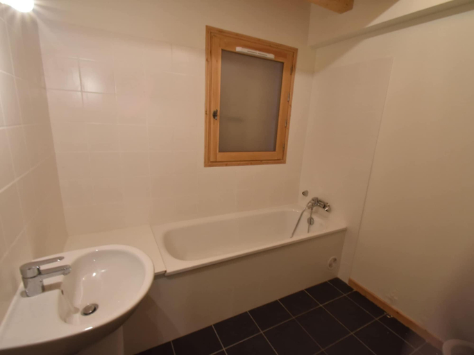 Bathroom 5, Splendid Chalet in Chamrousse With TV, Isère