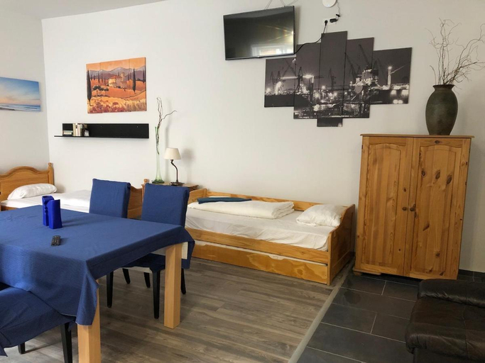 Others 3, Harom Tarka Macska Apartmanok, Sárospatak