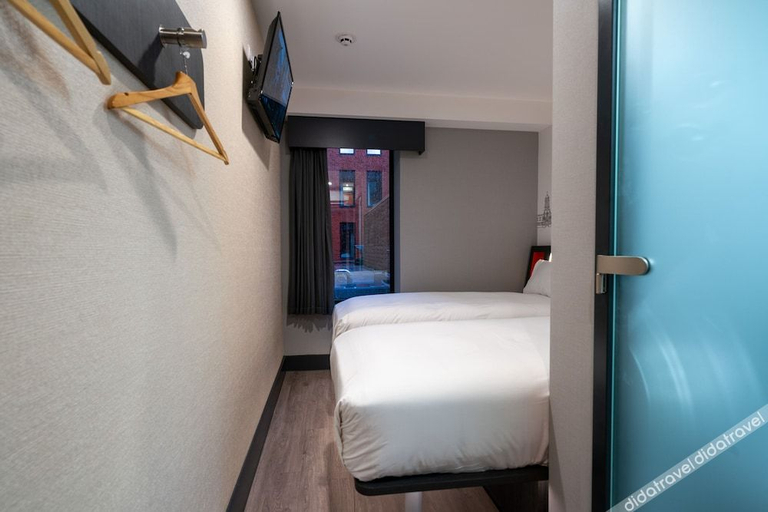 Bedroom 4, easyHotel Dublin City Centre, Dublin
