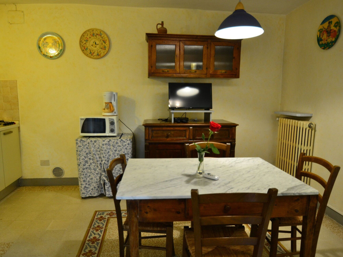 Dining 3, Bright Farmhouse in Montecatini Terme With Swimming Pool, Pistoia