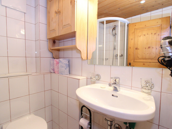 Bathroom 3, Peaceful Apartment in Salzburg Near Ski Area, Zell am See