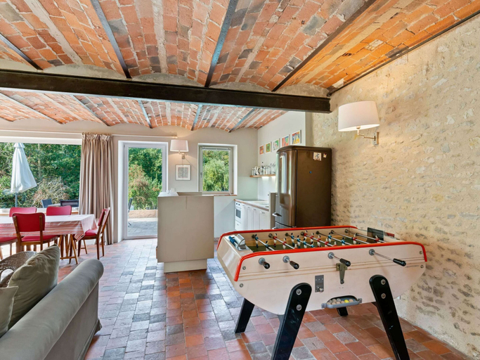 Living room 5, Charming Holiday Home in Yevre-la-ville With Pool, Loiret