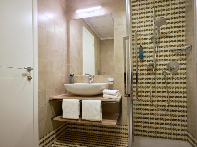 Bathroom 5, GranSerena Hotel, Brindisi