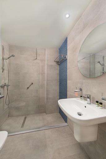 Bathroom 5, Marathon, South Aegean