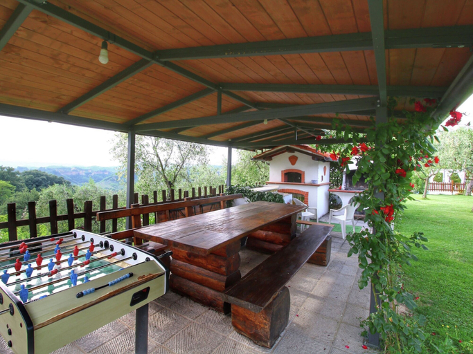 Outdoor dining 4, Nice Apartment in Pian di Sco-campiglia With Sauna, Arezzo