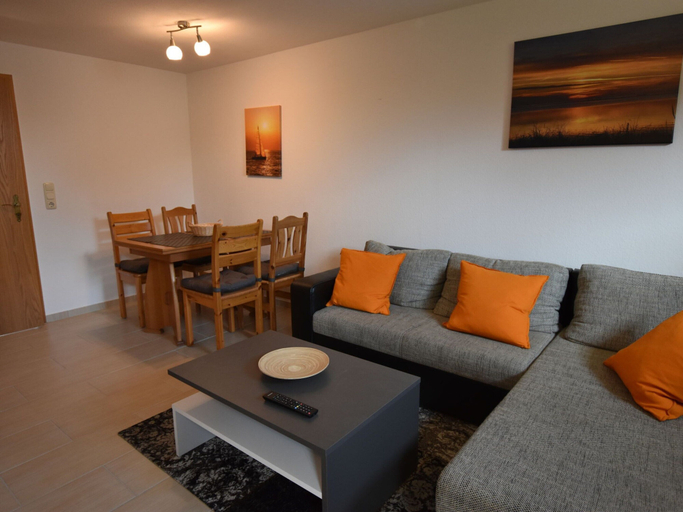 Dining 4, Beautiful Apartment in Robertsdorf with Garden, Nordwestmecklenburg